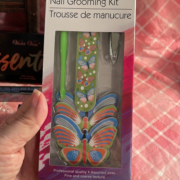 🎈SALE🎈🎀#20.MAKEUP BUNDLE🎀 - Picture 3 of 15